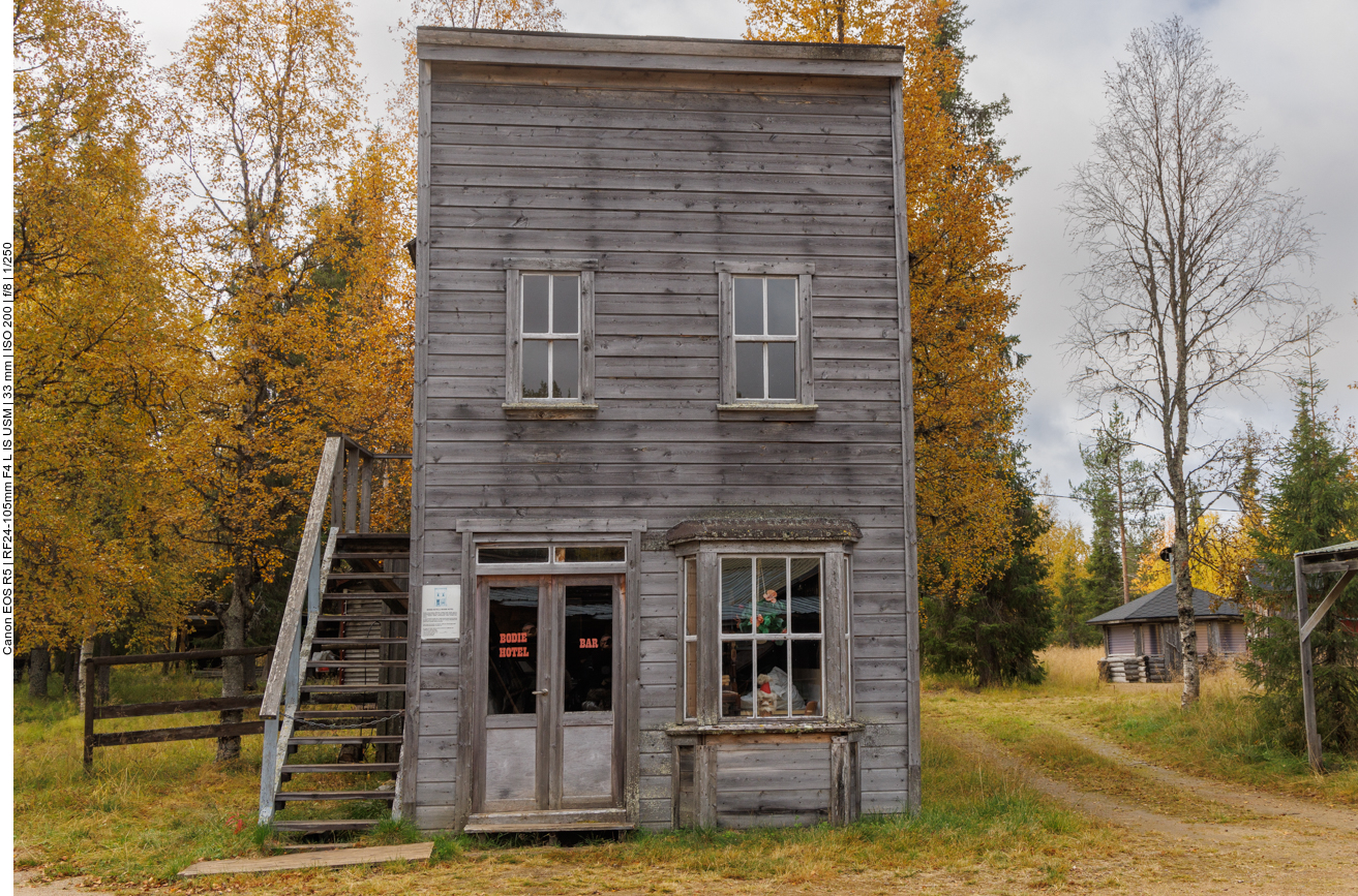 In Kalifornien gibt es die Goldgräberstadt Bodie, hier ist das Hotel dazu ;-)