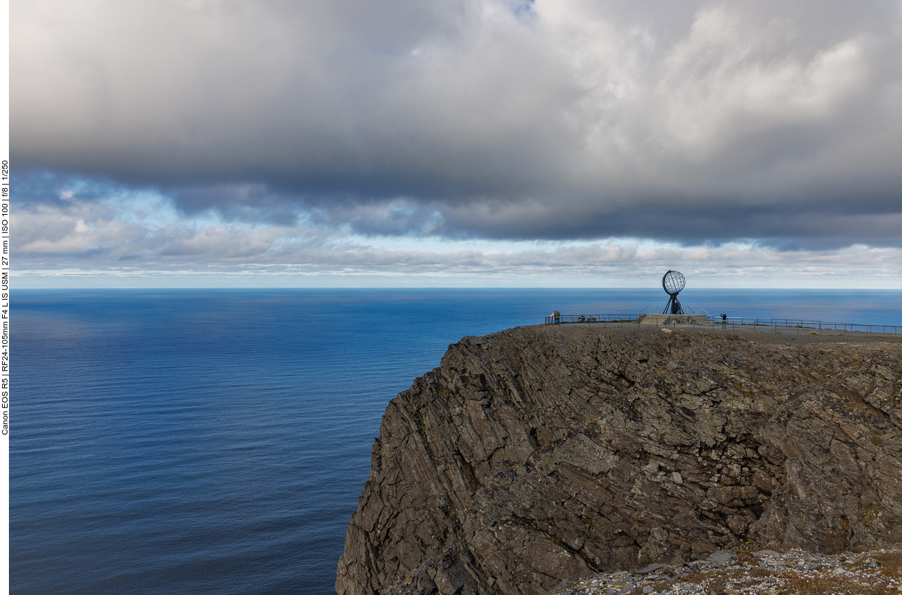 Die Weltkugel von einem anderen Felsen aus gesehen