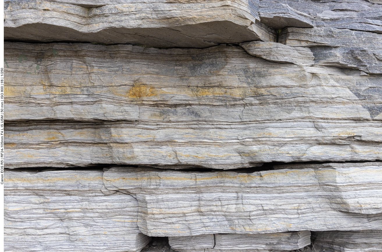 Hier sieht man die Sedimentschichten aus tausenden von Jahren