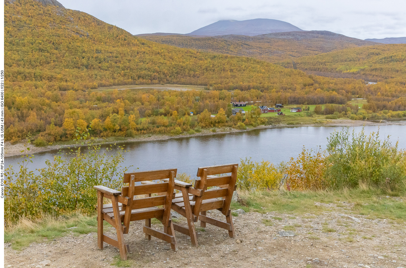 Wieder ein Aussichtspunkt mit Sitzgelegenheit