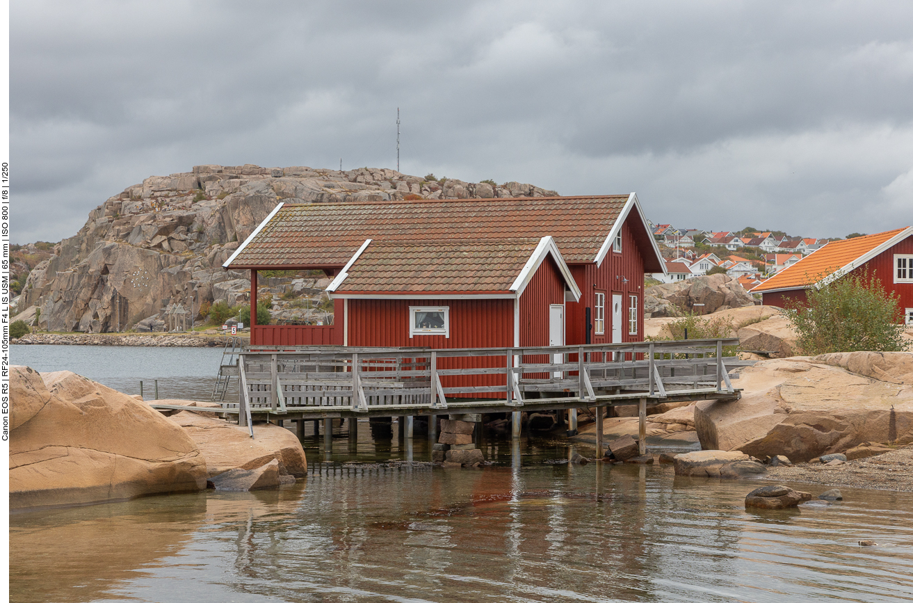 Die felsigen Miniinseln wurden mit Holzstegen verbunden