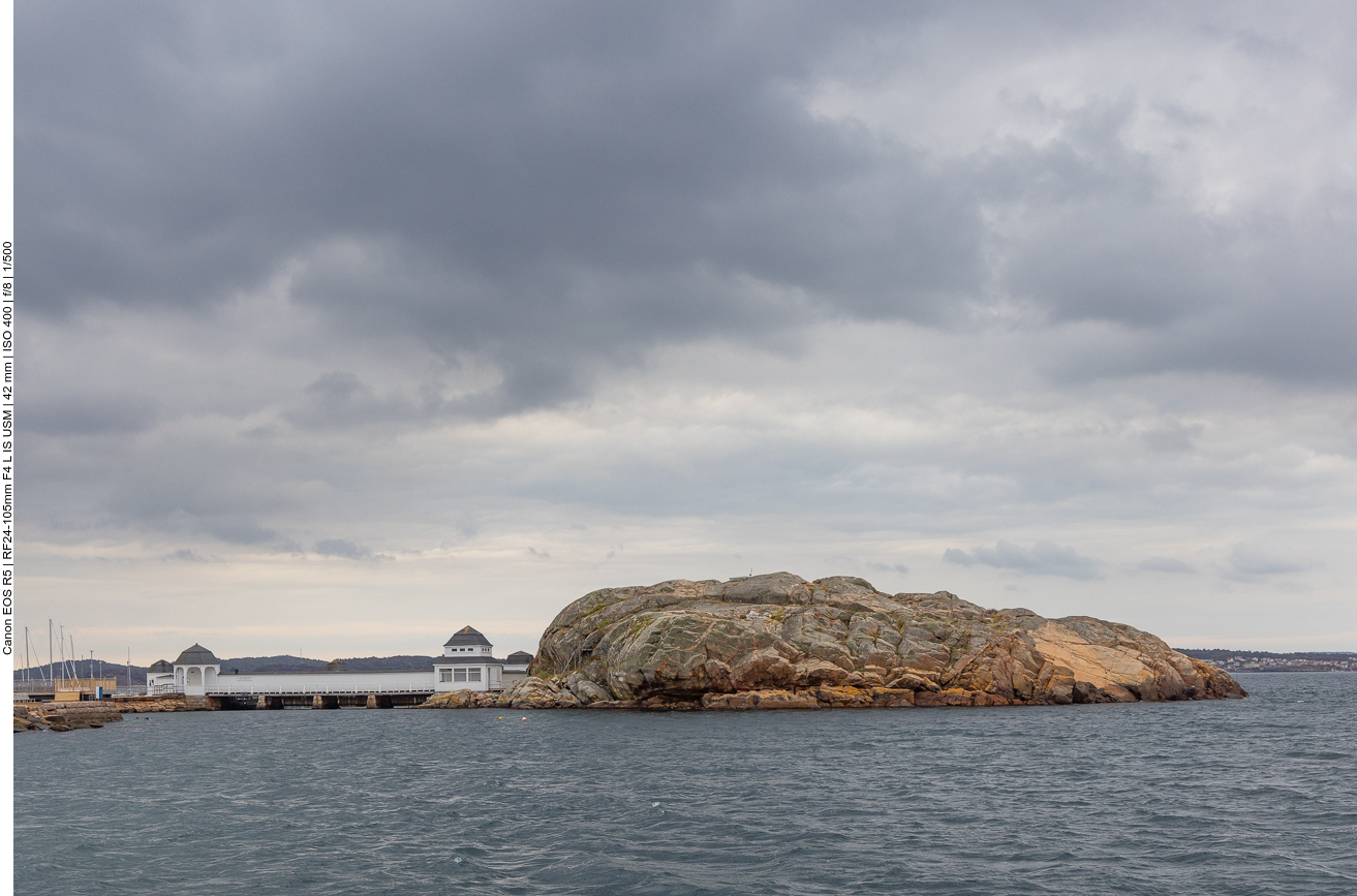 Vorgelagerte Felsen an der Küste