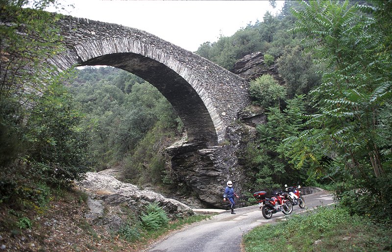 Alte Natursteinbrücke