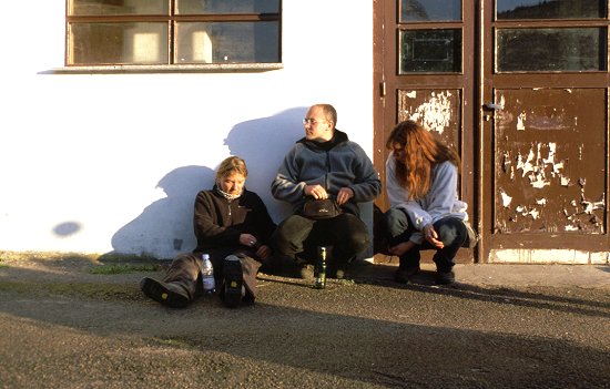 Aufwärmen in der Sonne: Doris, Luigi, Brigitte
