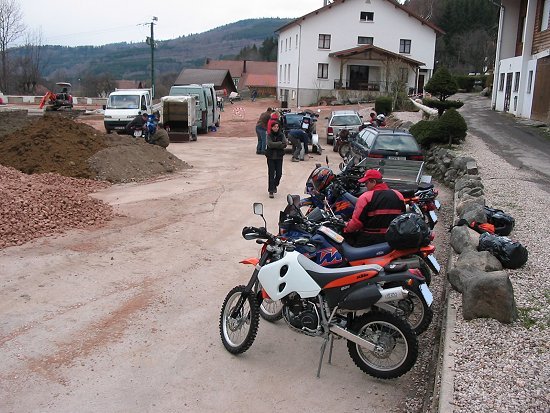 Ankunft in Le Vic, die Weicheier reisen mit dem Hänger an ;-)