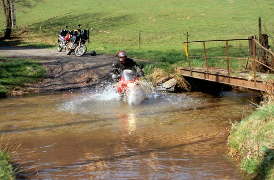 Mathias bei der Wasserdurchfahrt I
