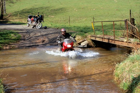 Mathias bei der Wasserdurchfahrt II