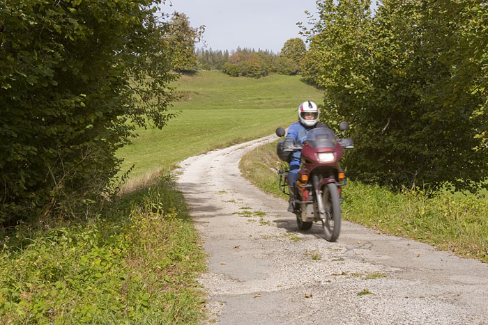 Ab und zu gibt es auch Schotterwege