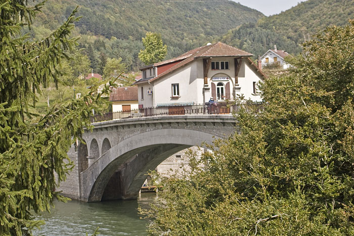 Brücke über den Ain