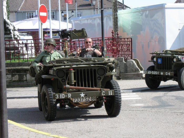 D-Day1: Die Franzosen laufen mit amerikanischem Gerät auf