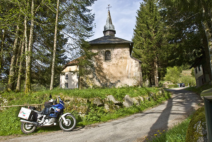 Kapelle an einer Nebenstrecke