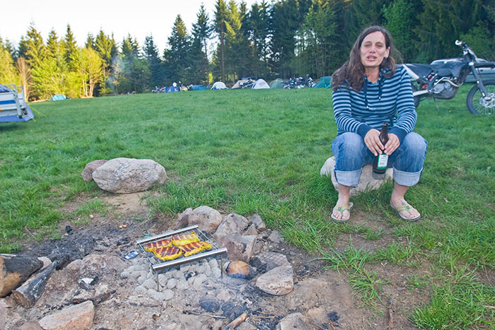 Antje bewacht das Fleisch