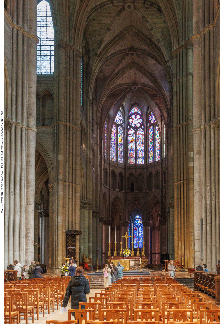 Im Inneren der Kathedrale