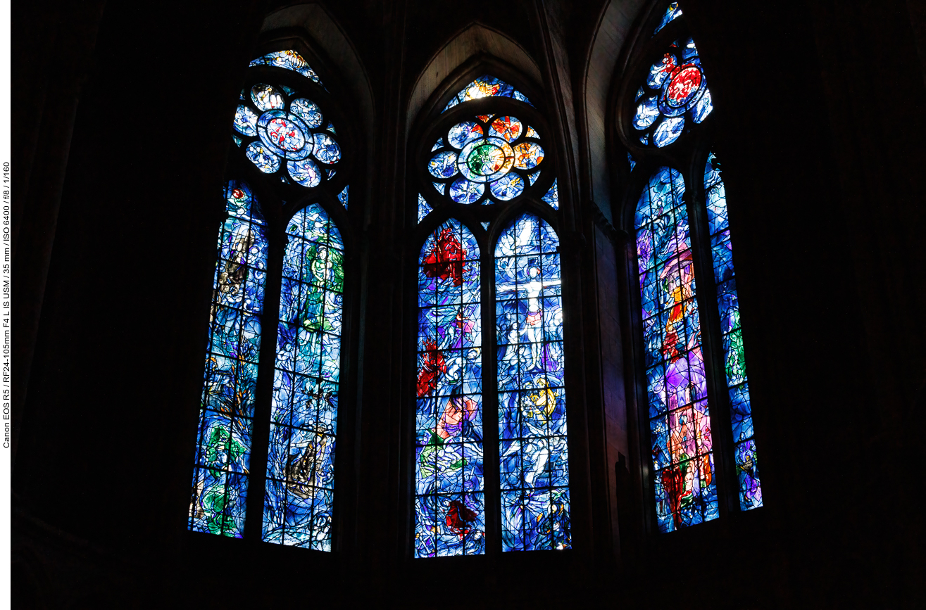 Kirchenfenster in "Chagall-Blau" ...