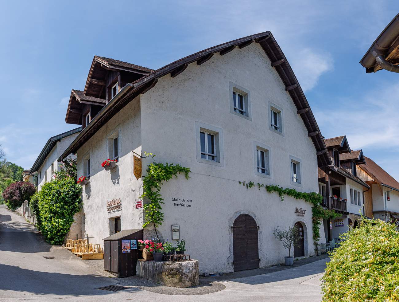 Alte H&auml;user und viel Touristenrummel im Ort - habe extra einen touristenfreien Moment abgewartet ;-)