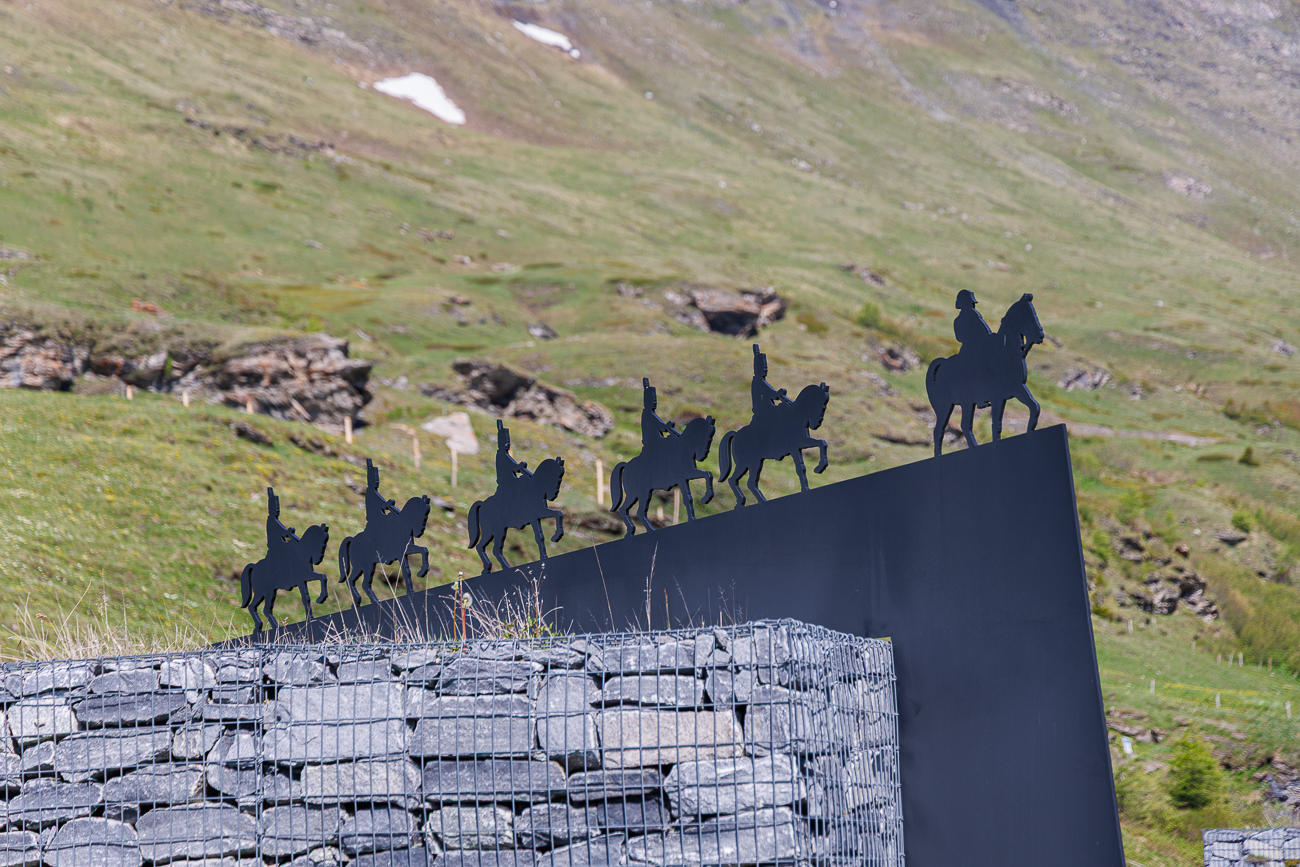 Auch dieses Denkmal am Col du Mont Cenis erinnert an eine historische Alpenüberquerung, hier diese von Napoleon III.