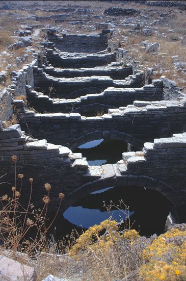 Fundament eines Hauses mit Zisterne