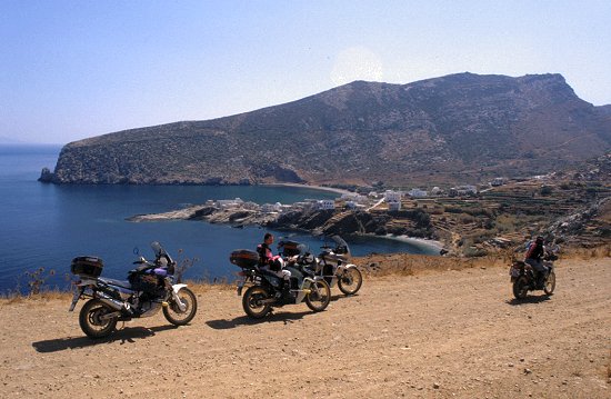 Naxos umrunden wir auch möglichst nahe der Küste