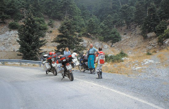 Abseits der Küstenstraße fahren wir durch die Berge Richtung Patras