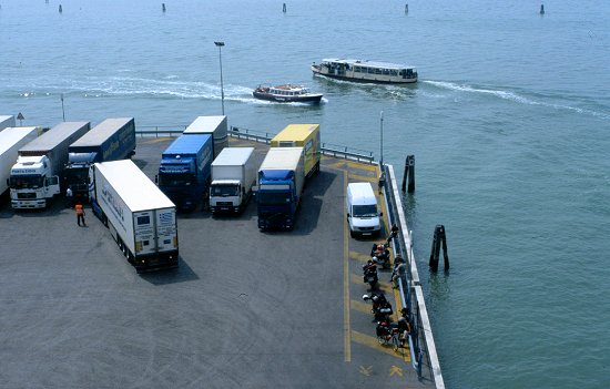 Die Fahrgäste für Igoumenitsa kommen zuletzt an Bord