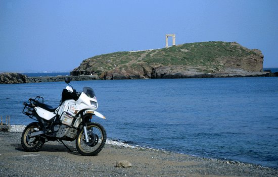 Das Wahrzeichen von Naxos-Stadt - ist natürlich nicht die Transalp ;-)