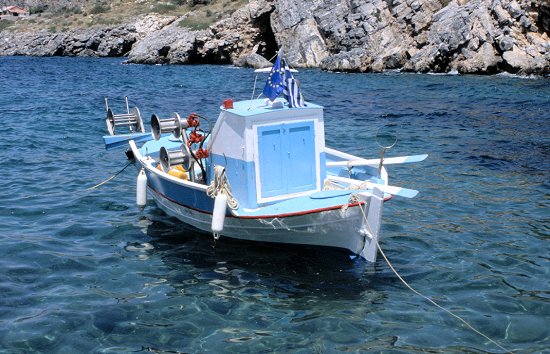 Fischerboot, die Größe passt zum Hafen