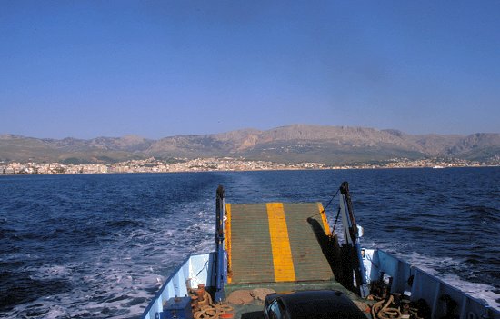 Abschied von Griechenland, im Hintergrund die Insel Chios
