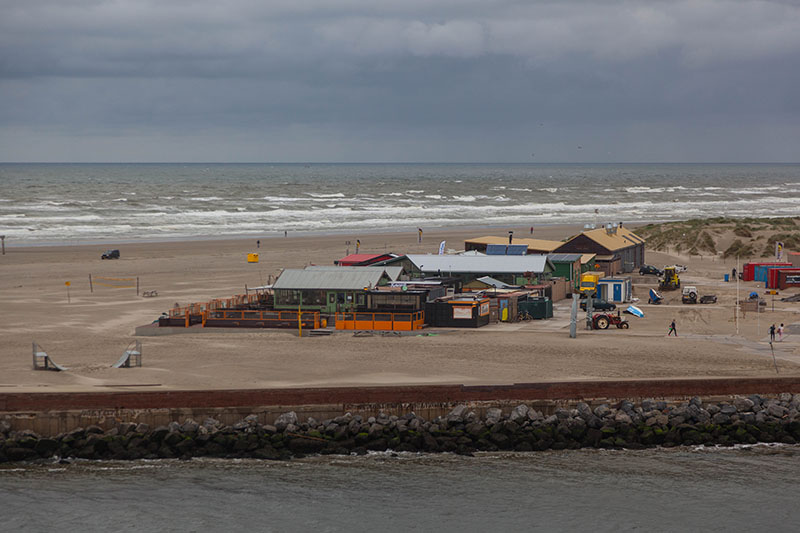 Strandcafés am Ende der Hafenanlage
