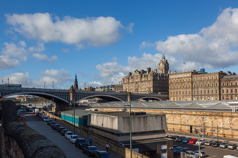 Bahnhof mit North Bridge