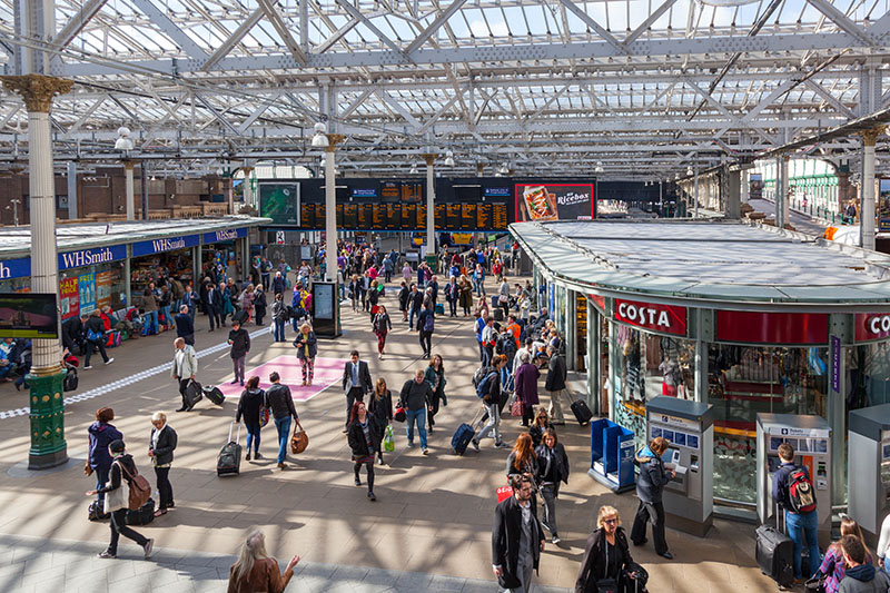 Den Bahnhof mussten wir durchqueren, um zur Neustadt zu kommen