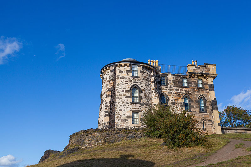 Nettes Häuschen über der Stadt