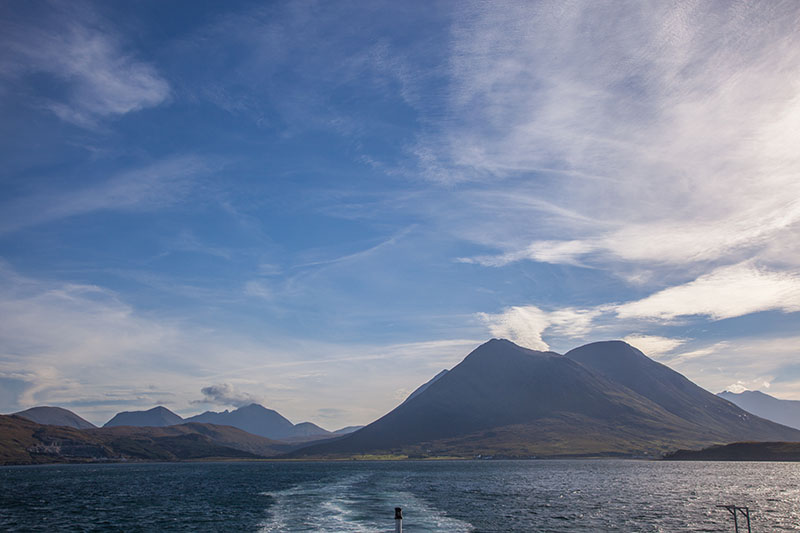 Vulkankegel grüßen von Skye herüber