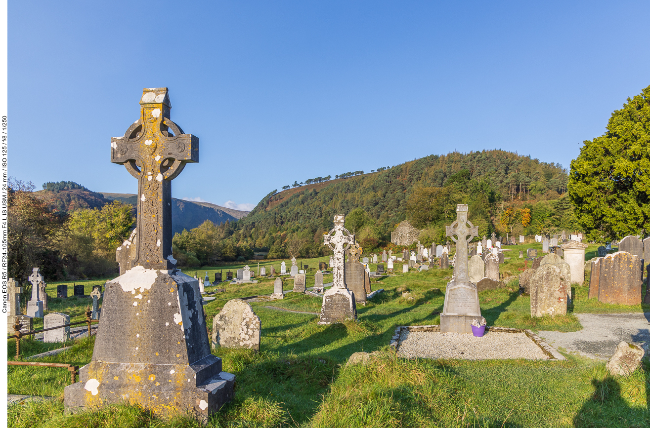 Hochkreuze auf dem Friedhof