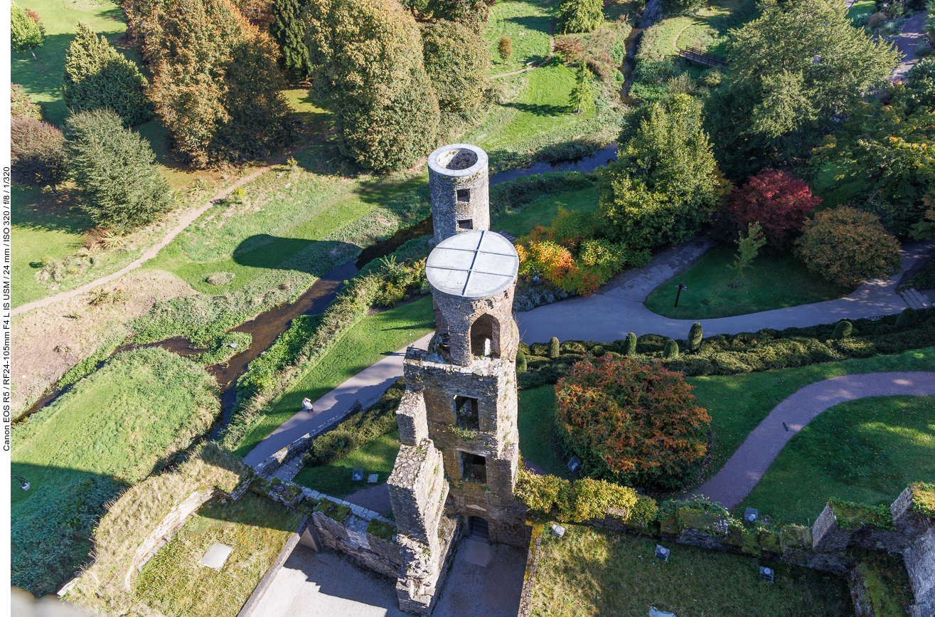 Blick vom oberen Wehrgang auf den Keep
