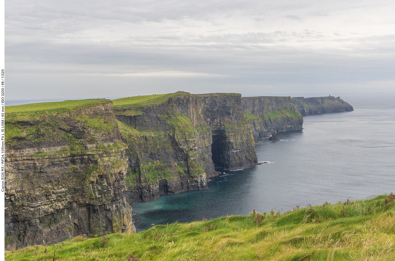Die Cliffs of Moher (irisch Aillte an Mhothair) bilden eine bekannte Kliffküste in Irland. Sie liegen an der Westküste der irischen Hauptinsel im County Clare nahe den Ortschaften Doolin (nördlich der Klippen) und Liscannor (südlich der Klippen).