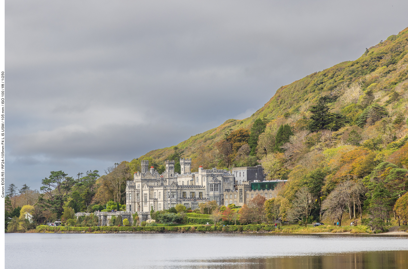 Hier erreichen wir gerade Kylemore Abbey