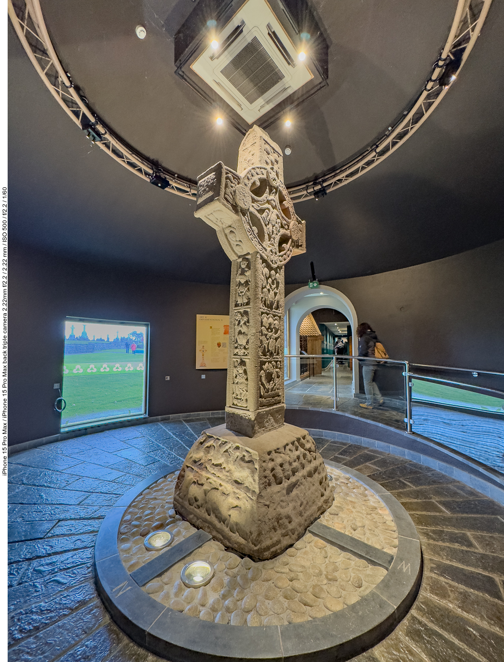 Eines der Kreuze wird im Infocenter ausgestellt
