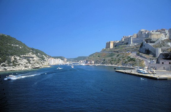 Einfahrt in den Hafen von Bonifacio