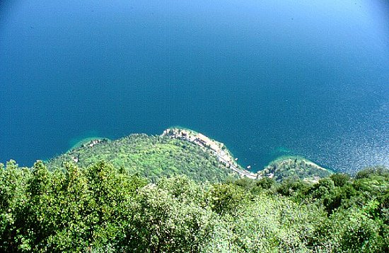 Ein tiiiiiiefer Blick auf den Gardasee