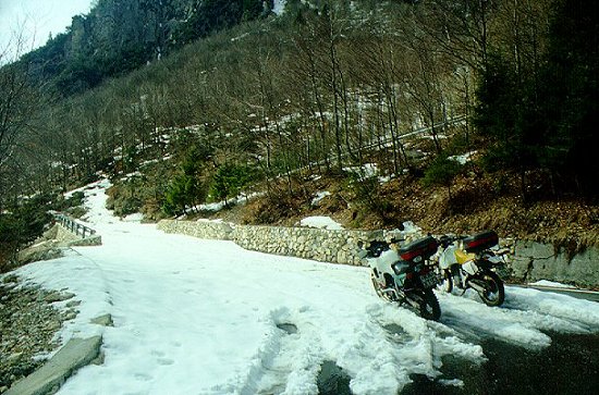 Eine weitere Schneepassage am Passo di Borcola