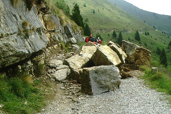 Felssturz am Tremalzo, fr Enduros kein Problem