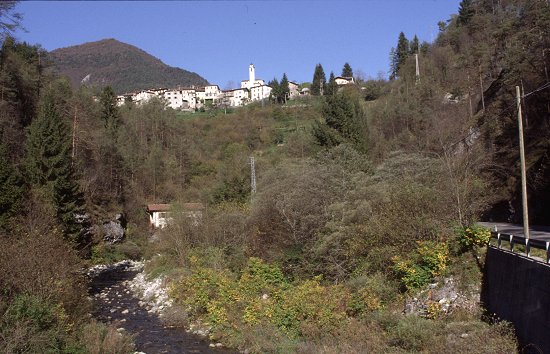 Hoch auf dem Berg, das Dorf Turano