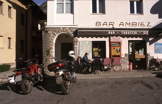 Frhstck im Freien bei Ballino