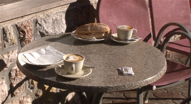 Panini und Cappuccino, ist das nicht lecker