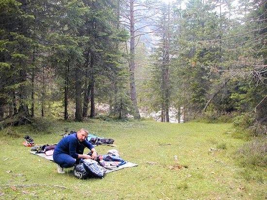 Netter Lagerplatz in einem Seitental