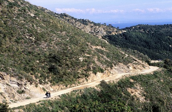Um das südliche Drittel der Halbinsel führt eine Naturstraße