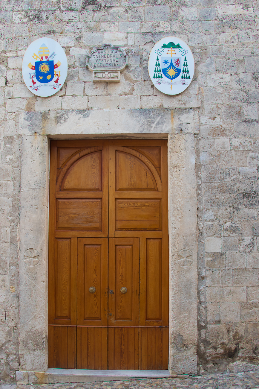 Seiteneingang zur Kathedrale 