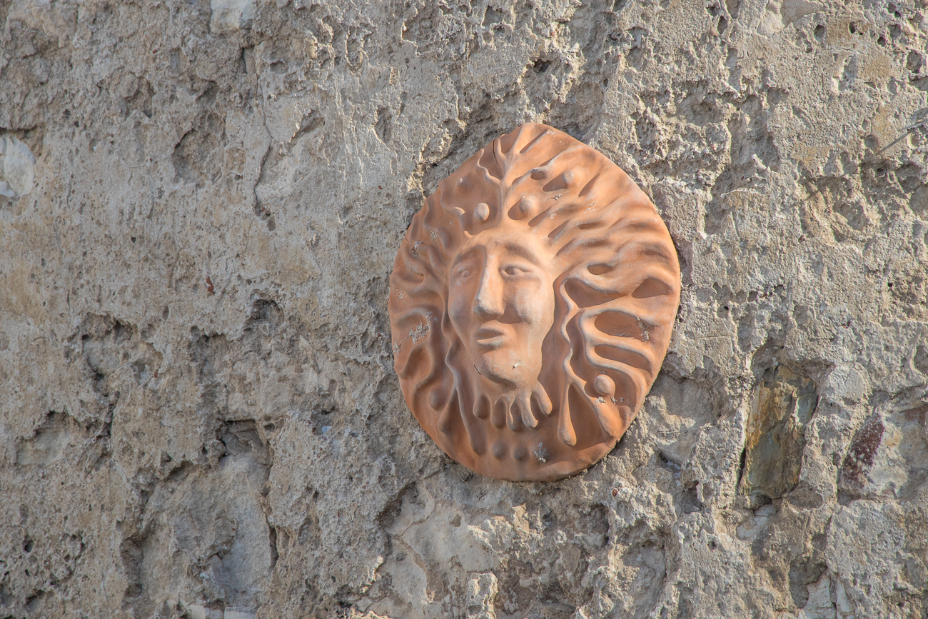 Tönerne "Maske" 