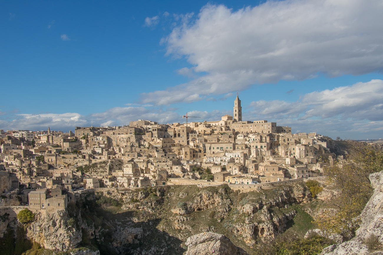 Blick von der anderen Schluchtenseite auf Matera 