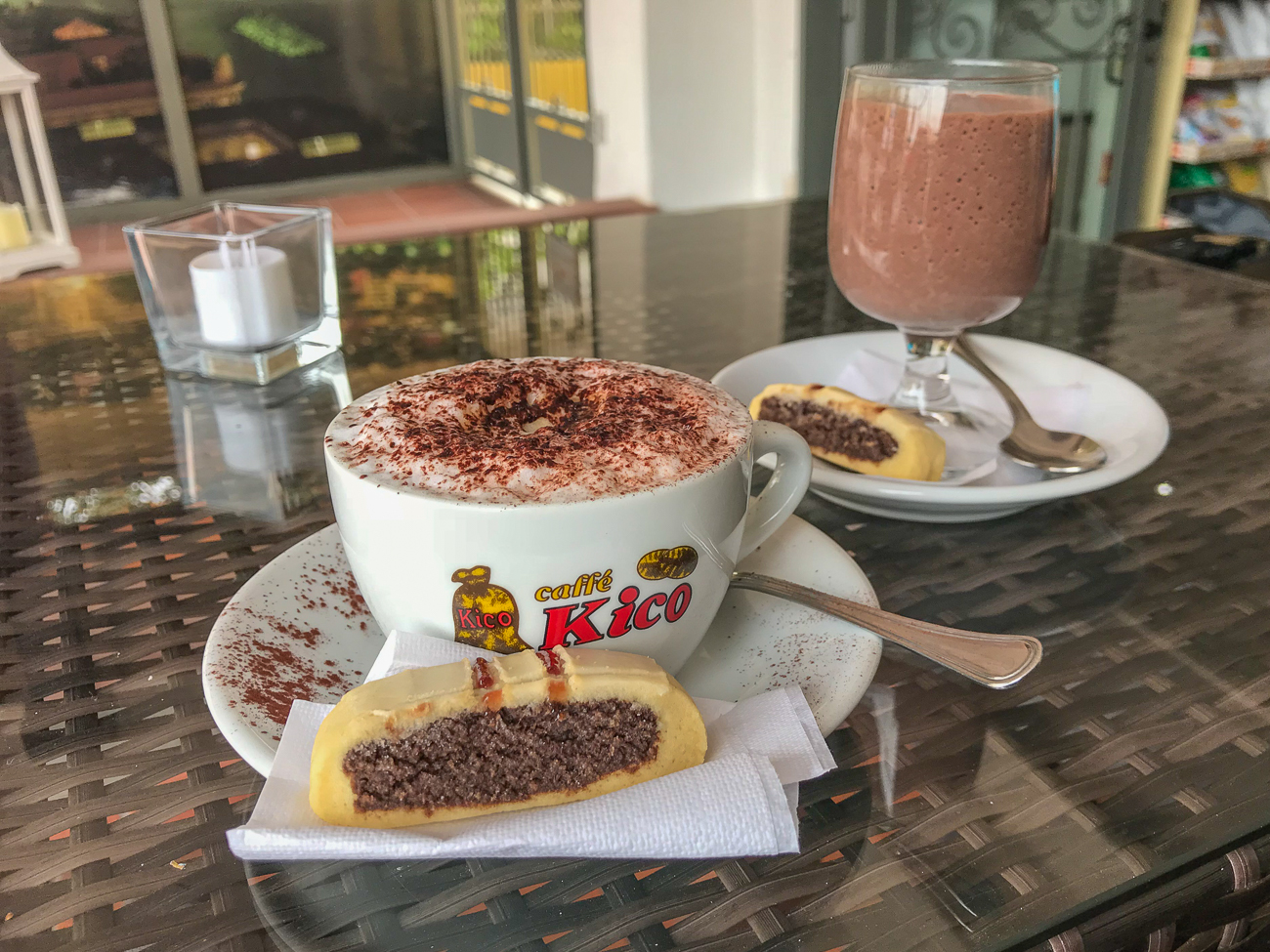 Cappuccino und Kakao 